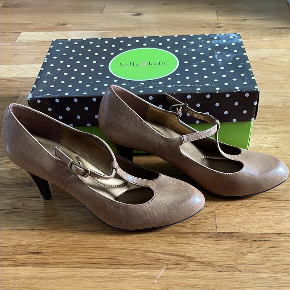 Kelly & Katie Tan T-strap Pump Heels, size 8